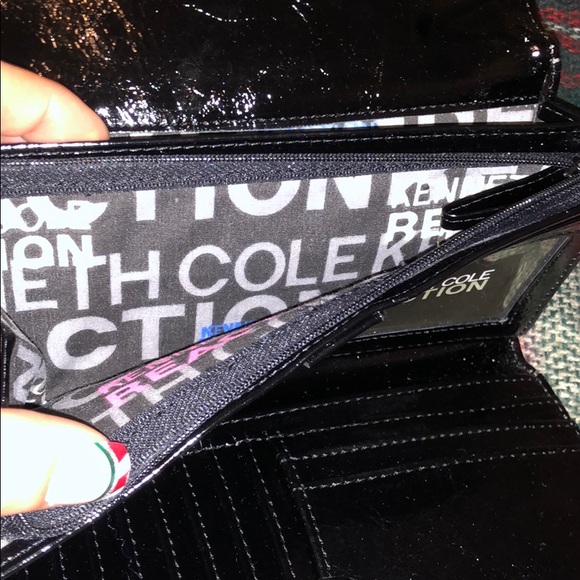 NWOT BLACK KENNETH COLE REACTION Wallet - Picture 4 of 6